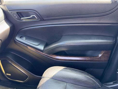 Used 2017 Chevrolet Suburban LT image 25