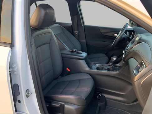Used 2022 Chevrolet Equinox RS w/ LPO, Floor Liner Package FWD image 9