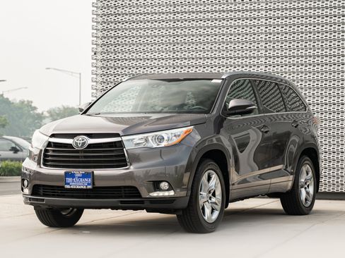 Used 2015 Toyota Highlander Limited Platinum AWD/4WD image 7