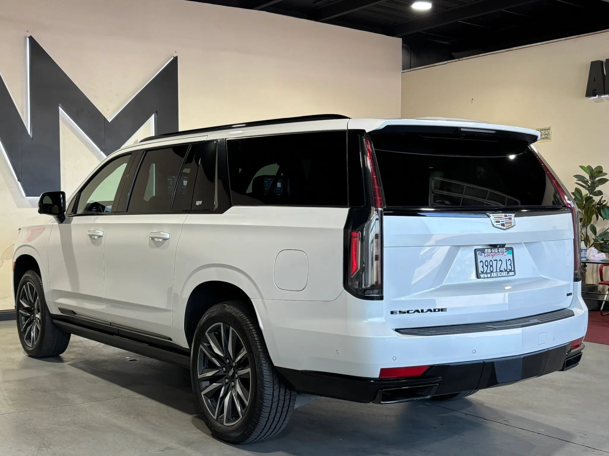 Used 2021 Cadillac Escalade ESV Sport w/ Driver Assist Tech Package AWD/4WD image 6