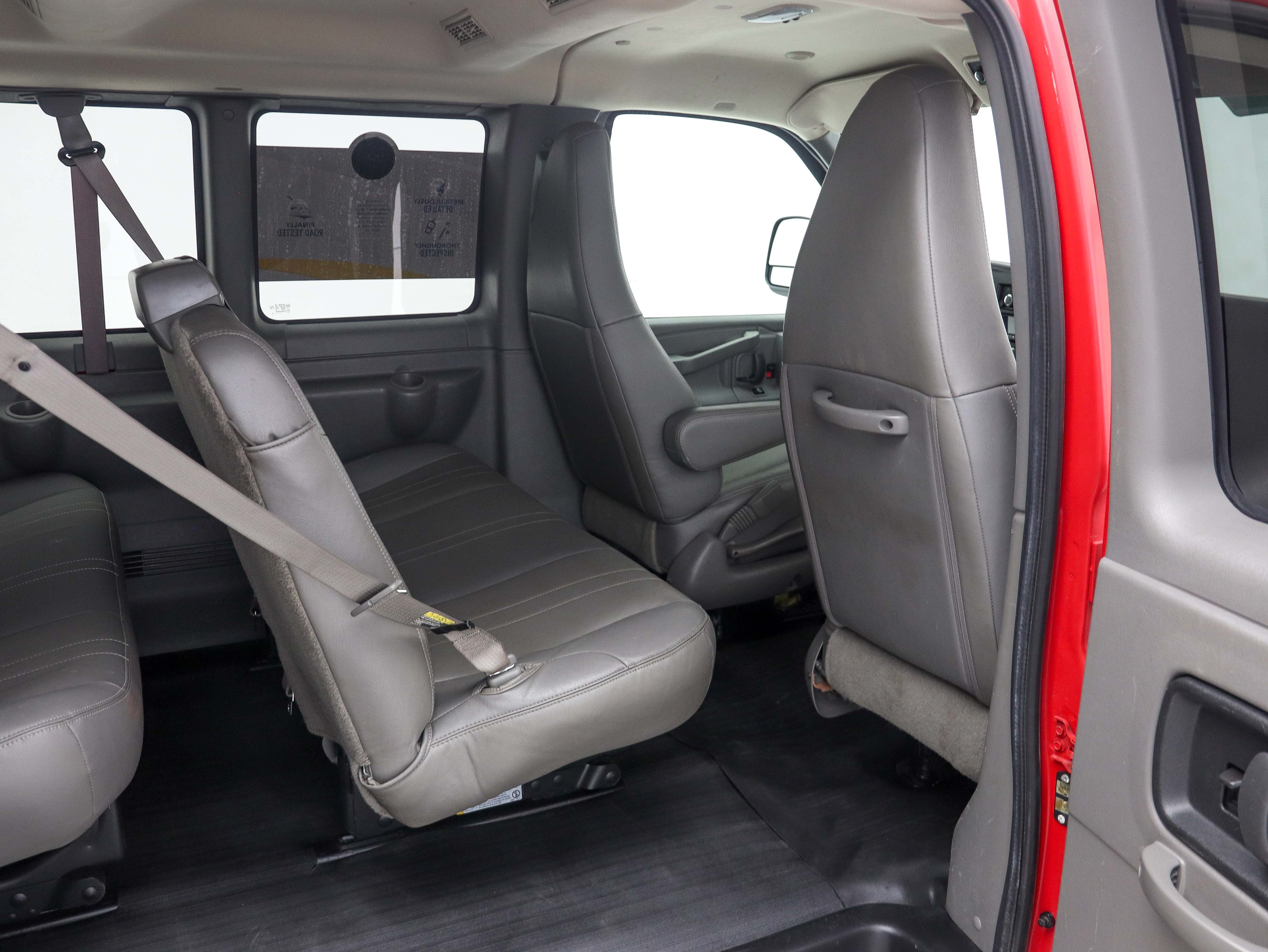 Used 2019 Chevrolet Express 3500 LS RWD image 15