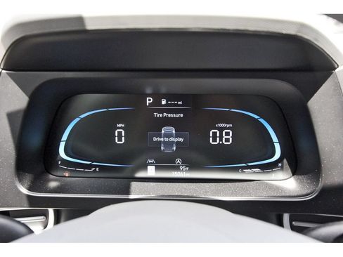 Used 2025 Hyundai Elantra SE FWD image 17
