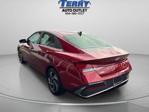 Used 2025 Hyundai Elantra SEL FWD image 5