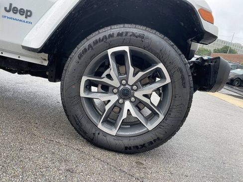 Certified 2024 Jeep Wrangler Unlimited AWD/4WD image 11