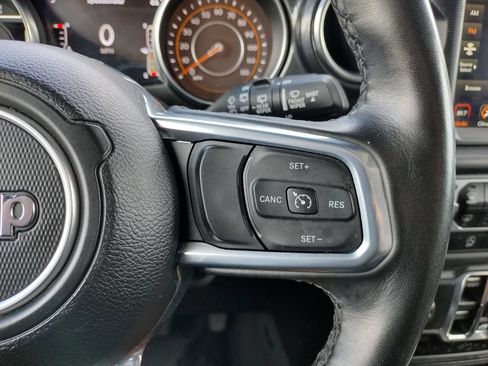 Used 2023 Jeep Wrangler Unlimited Sahara AWD/4WD image 31