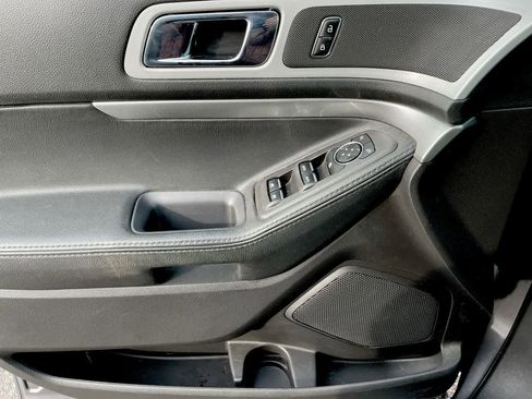 Used 2014 Ford Explorer XLT w/ Equipment Group 202A image 31