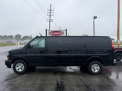 Used 2022 Chevrolet Express 3500 Extended w/ Driver Convenience Package RWD image 1