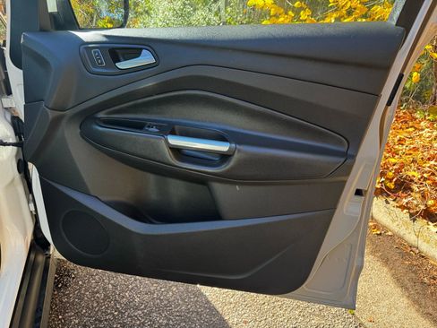 Used 2013 Ford C-MAX SEL image 10