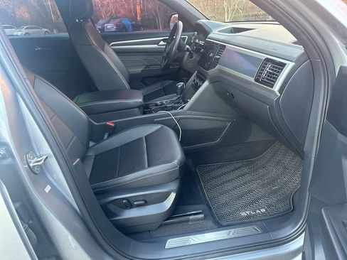 Used 2023 Volkswagen Atlas Cross Sport SEL R-Line image 11