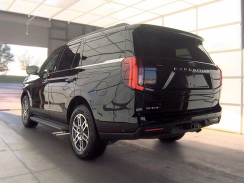 Used 2025 Ford Expedition Active AWD/4WD image 7