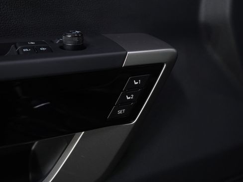 Used 2025 Toyota Sequoia Limited image 24