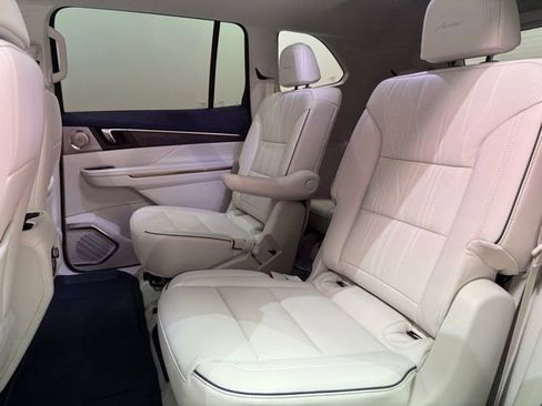 New 2026 Buick Enclave Avenir w/ Super Cruise Package FWD image 32
