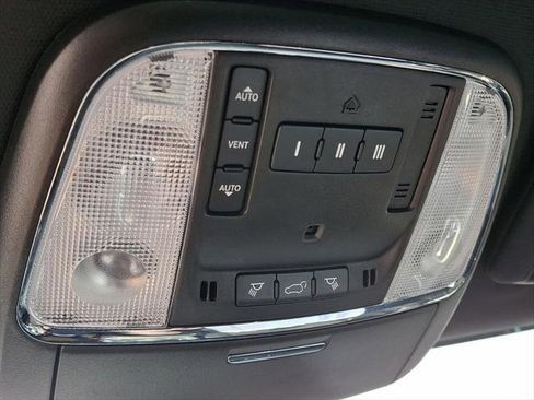 Certified 2022 Jeep Grand Cherokee Laredo X AWD/4WD image 31