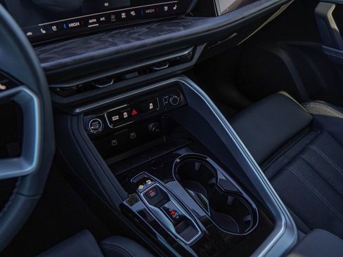 New 2025 Audi Q5 Prestige image 11