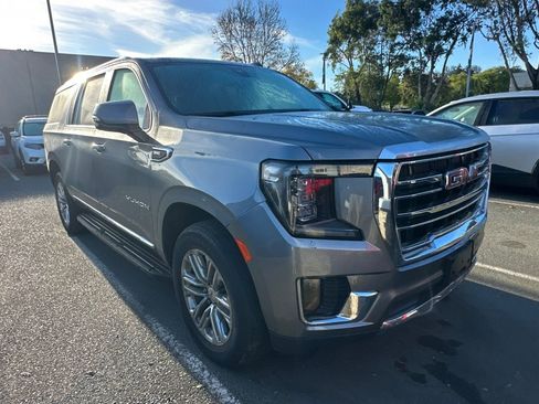 Used 2022 GMC Yukon XL SLT w/ SLT Premium Package image 2