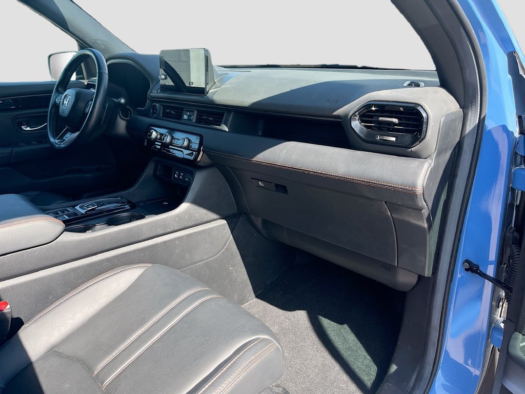 Used 2025 Honda Pilot TrailSport image 32
