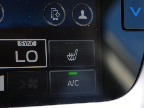 Certified 2025 Subaru Outback Onyx Edition AWD/4WD image 32