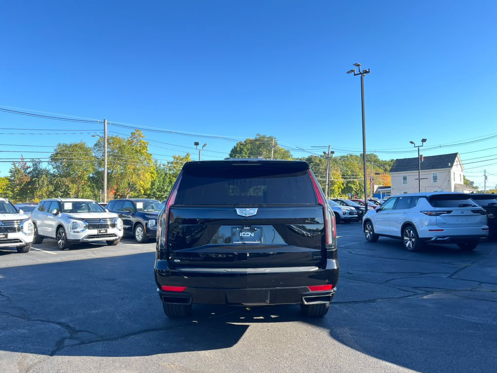 Used 2024 Cadillac Escalade ESV Sport Platinum w/ LPO, ONYX Package AWD/4WD image 4