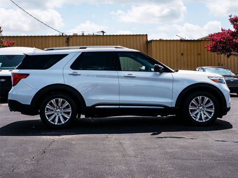 Used 2023 Ford Explorer Limited w/ Limited Technology Package RWD image 3