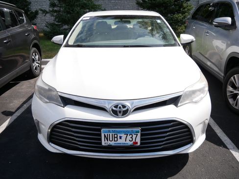 Used 2016 Toyota Avalon XLE FWD image 2