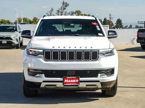 Used 2023 Jeep Wagoneer L Series II AWD/4WD image 2