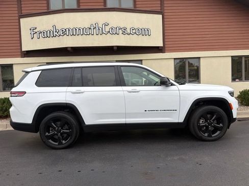 Used 2023 Jeep Grand Cherokee L Laredo AWD/4WD image 10