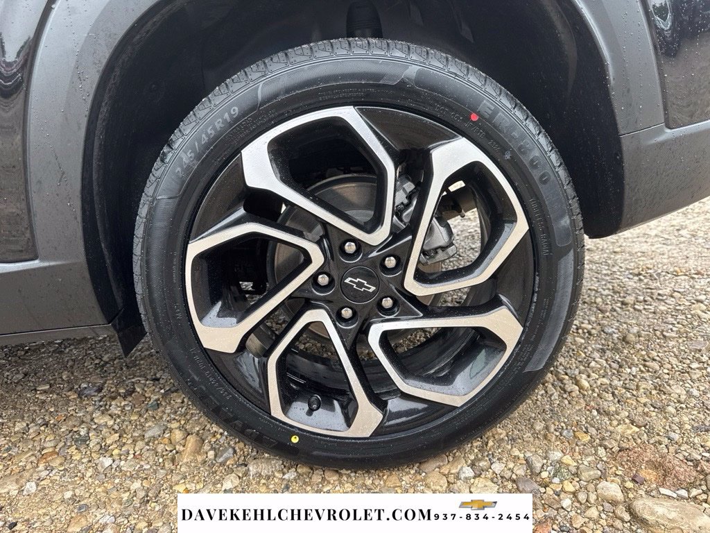 Used 2024 Chevrolet Trax RS w/ Sunroof Package FWD image 38