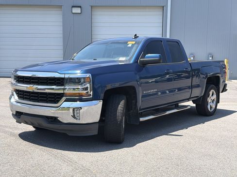 Used 2017 Chevrolet Silverado 1500 LT w/ All Star Edition AWD/4WD image 7