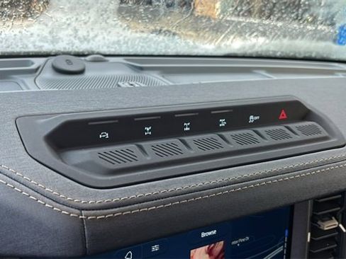 New 2025 Ford Bronco Badlands image 15