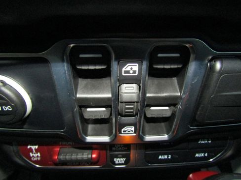 Used 2025 Jeep Gladiator Rubicon w/ Convenience Group image 32