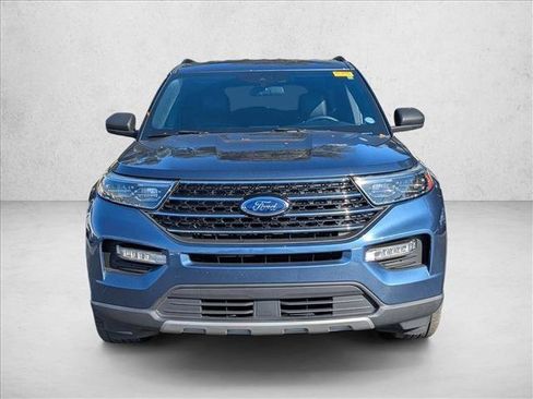Used 2020 Ford Explorer XLT w/ Equipment Group 202A image 2