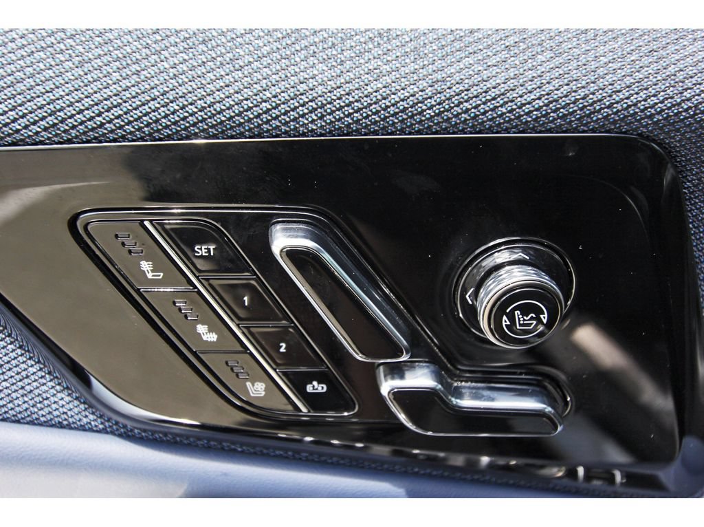 Certified 2025 Cadillac Optiq Sport 2 AWD/4WD image 27