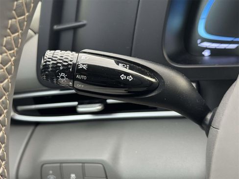 Certified 2025 Hyundai Elantra Sport w/ Cargo Package image 18