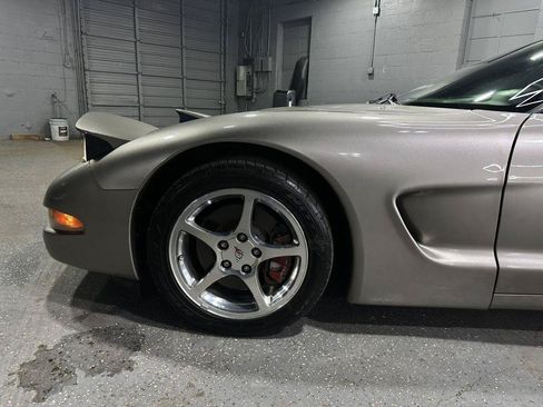 Used 2002 Chevrolet Corvette Coupe w/ Preferred Equipment Group2 RWD image 10