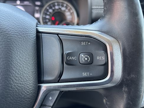 Used 2019 RAM 1500 Laramie AWD/4WD image 18
