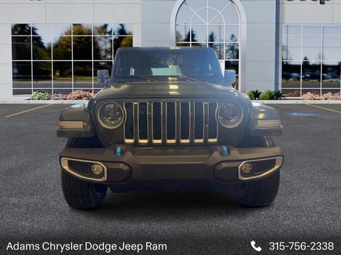 Used 2023 Jeep Wrangler Unlimited Sahara w/ Cold Weather Group AWD/4WD image 2