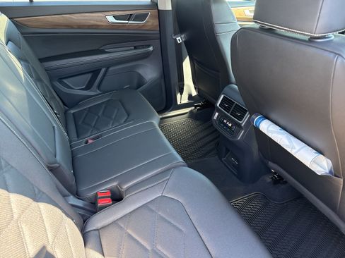 New 2026 Volkswagen Atlas SE FWD image 24