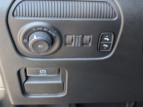 Used 2024 Jeep Wagoneer L Series II w/ Flexible Seating Group image 26