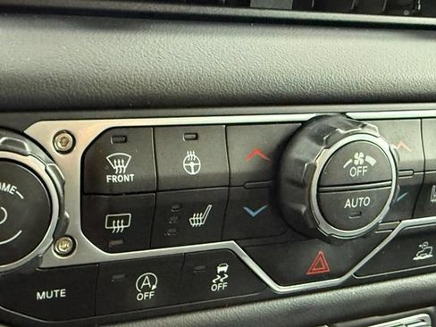 Used 2024 Jeep Wrangler Unlimited Rubicon AWD/4WD image 32