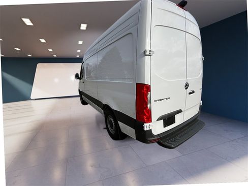 Used 2025 Mercedes-Benz Sprinter 2500 image 2
