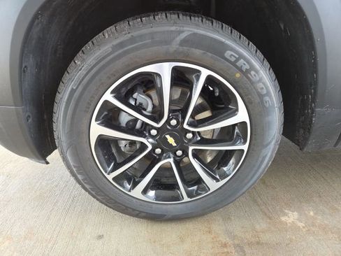 Used 2025 Chevrolet TrailBlazer LT AWD/4WD image 56