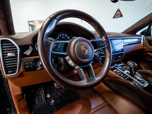 Used 2023 Porsche Cayenne GTS image 35