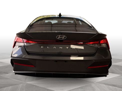 Used 2025 Hyundai Elantra SE FWD image 7