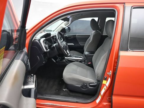 Used 2016 Toyota Tacoma SR5 w/ Towing Package RWD image 11