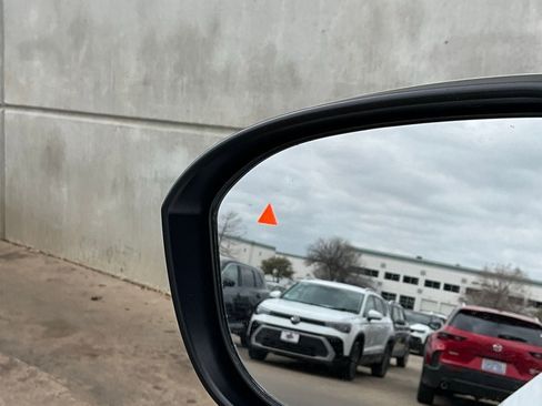 Used 2025 Nissan Kicks SV image 18