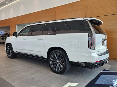 Certified 2025 Cadillac Escalade ESV V AWD/4WD image 3