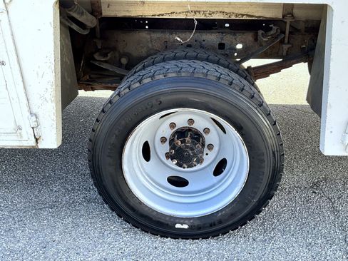 Used 2004 Ford F550 4x4 Regular Cab Super Duty image 16