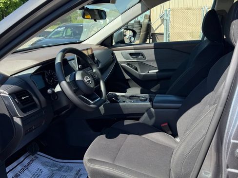 Used 2023 Nissan Rogue S AWD/4WD image 16