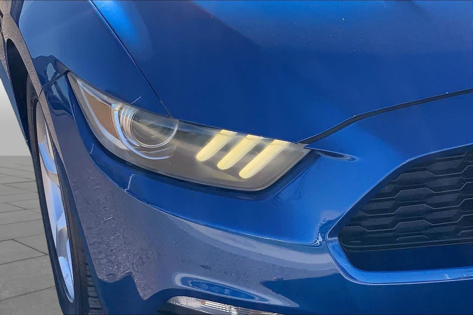Certified 2017 Ford Mustang Coupe RWD image 28