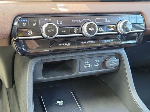 Used 2025 Honda Pilot Elite image 33